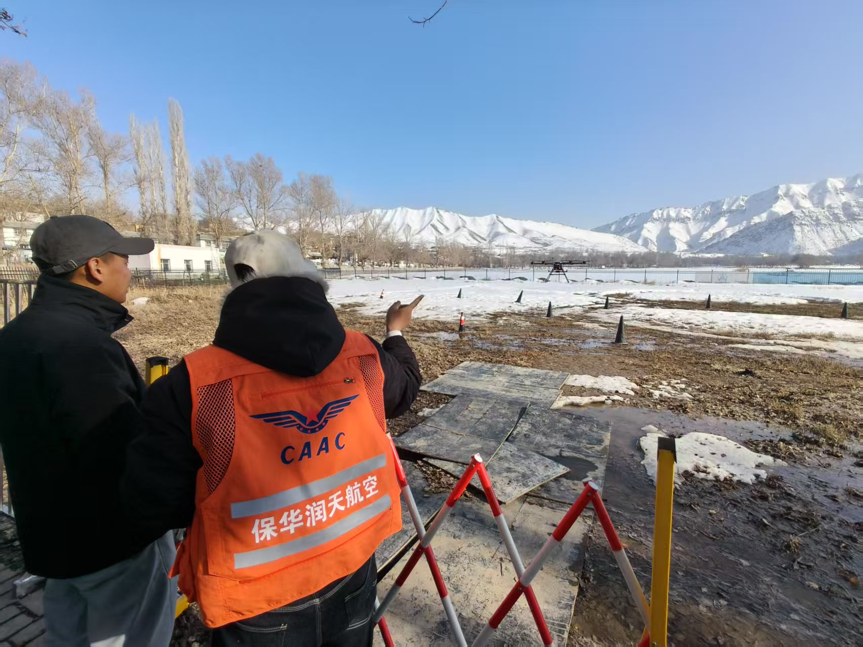 新疆无人机执照考试新纪录：?；筇旌娇胀ü熟?，揭秘成功！